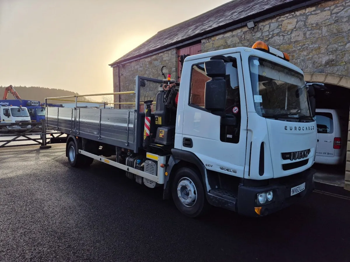 2014 Iveco alloy dropside Fassi 7 ton crane - Image 1