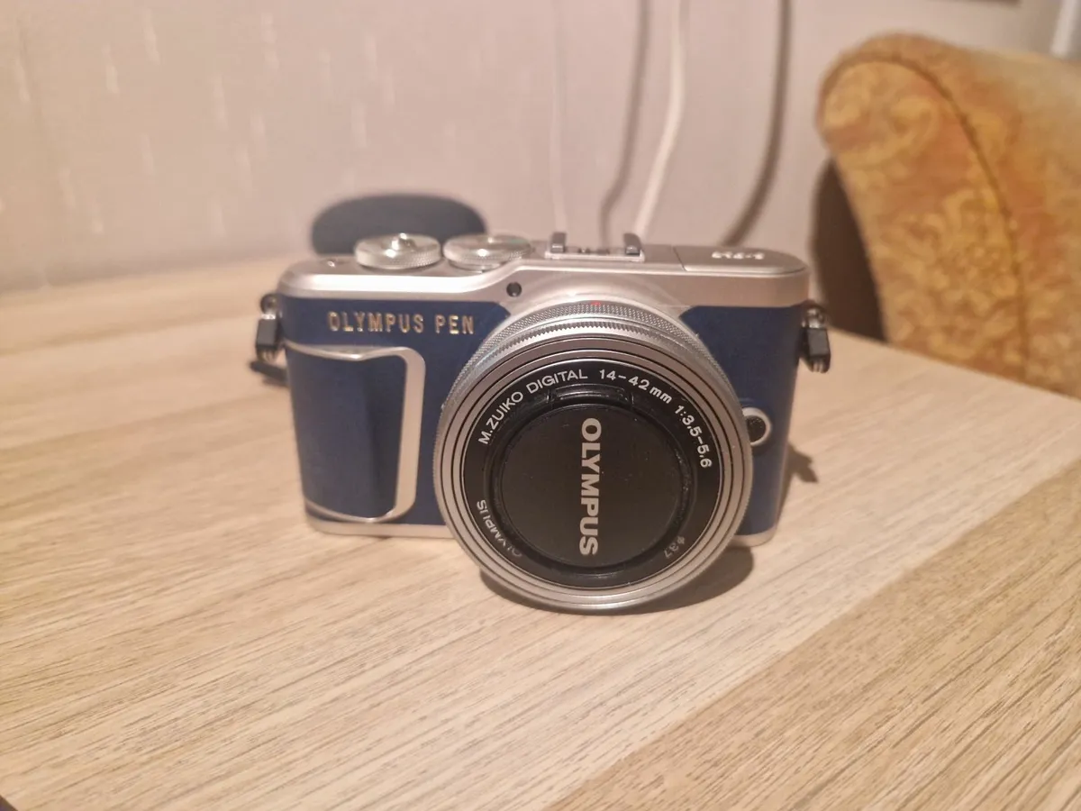 Camera - Olympus Pen E-PL9 - Image 1