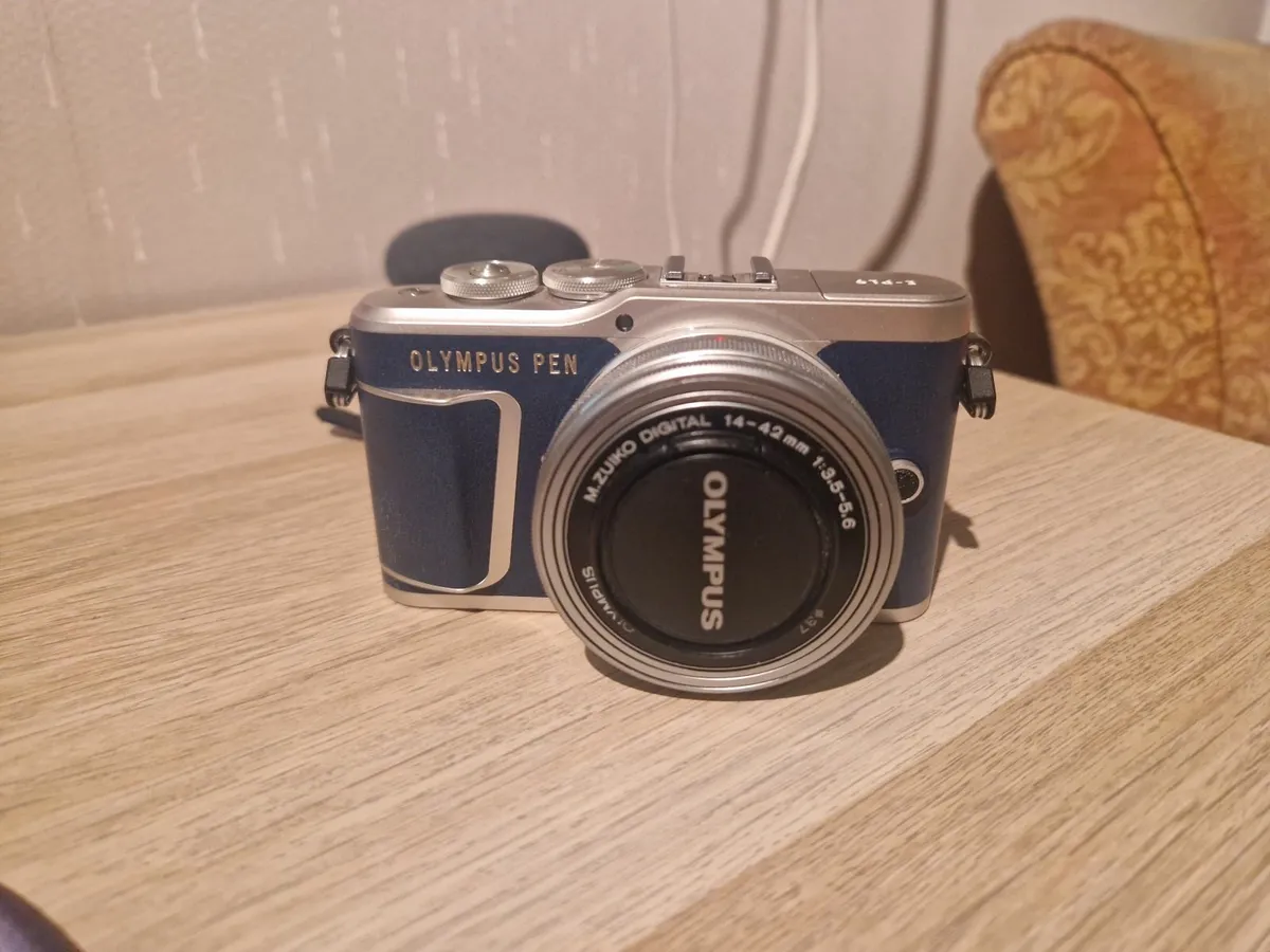 Camera - Olympus Pen E-PL9 - Image 2
