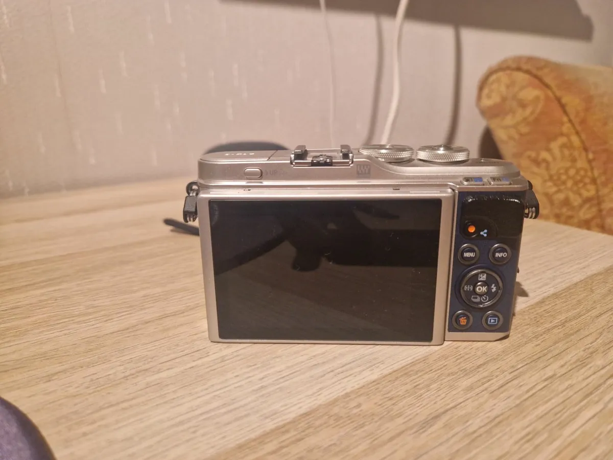 Camera - Olympus Pen E-PL9 - Image 3