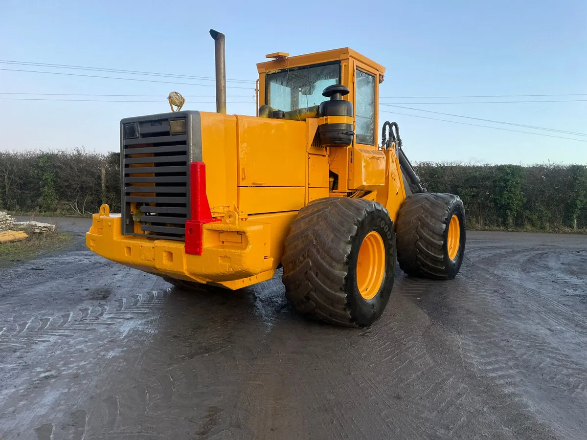 Volvo L90 Loading Shovel - Image 1