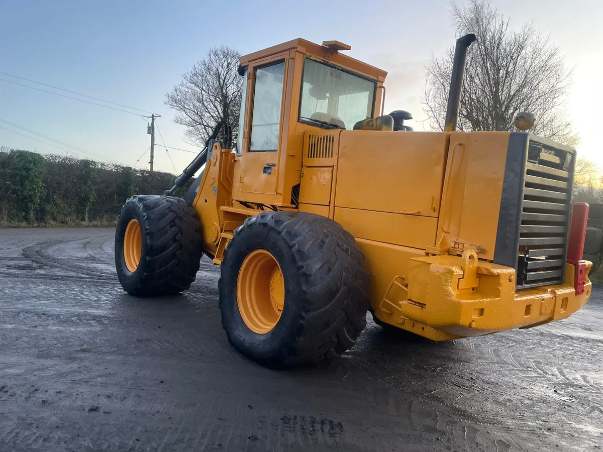 Volvo L90 Loading Shovel - Image 2