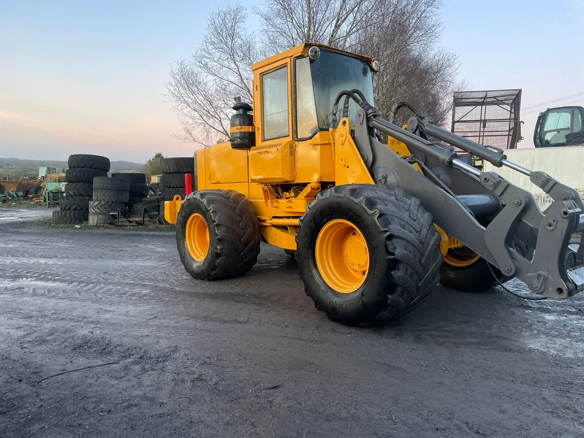 Volvo L90 Loading Shovel - Image 4