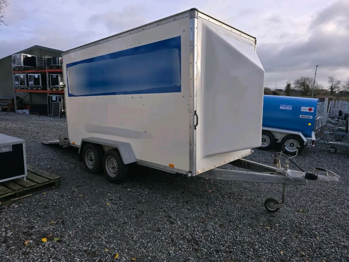 Near new 12x6ft indespension box trailer ramp door - Image 1