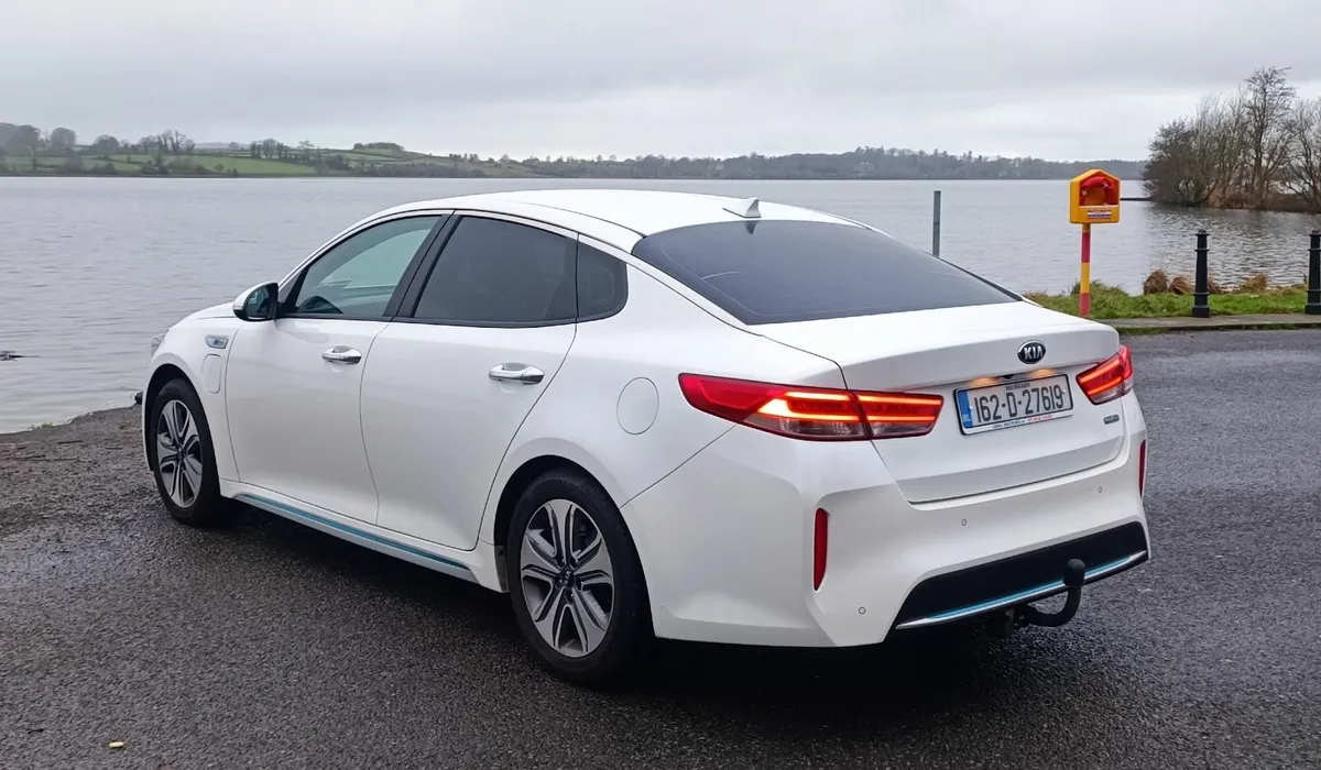 Kia Optima Plug-in PHEV - Image 2