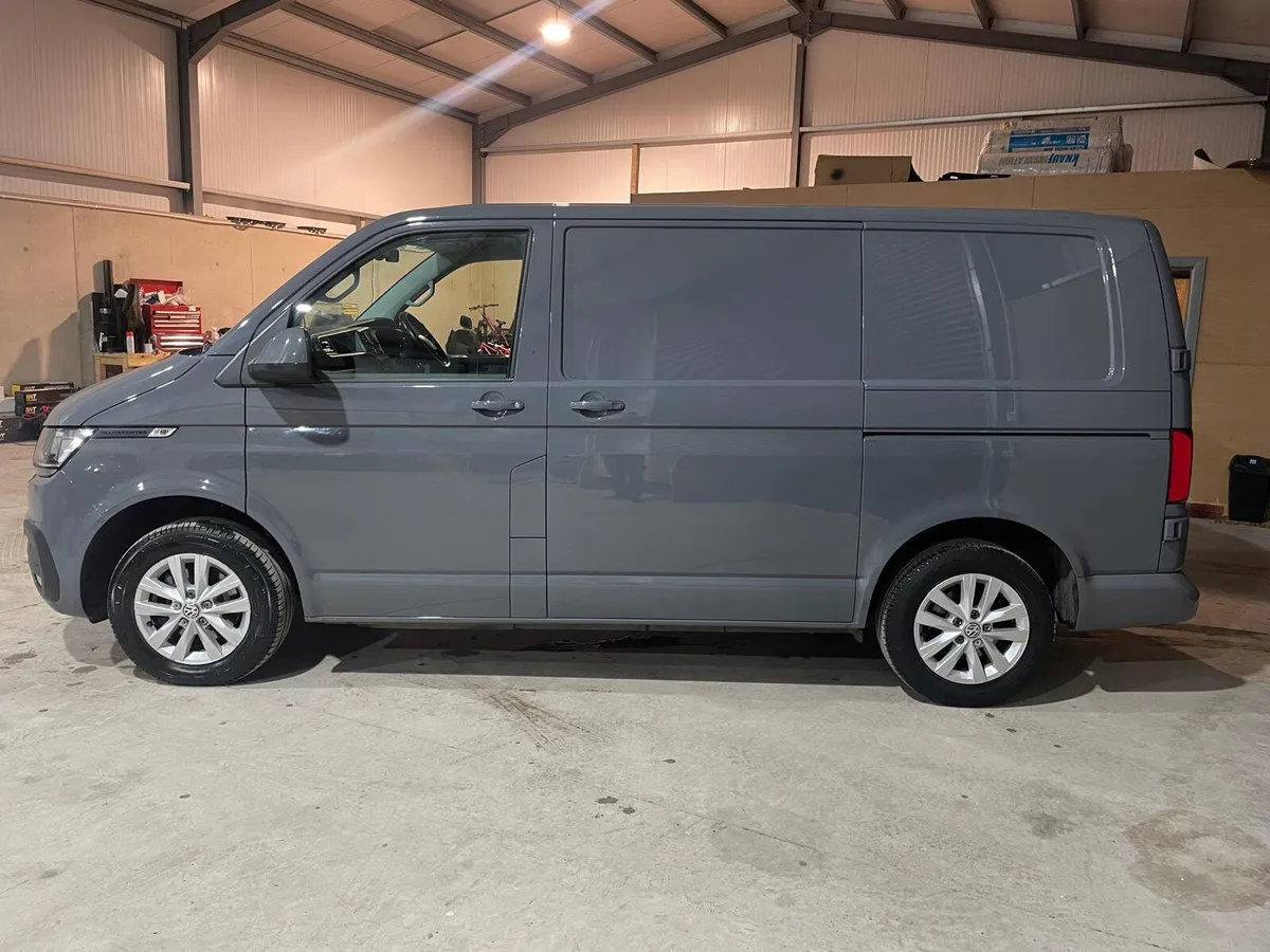 Volkswagen Transporter 2021 - Image 4