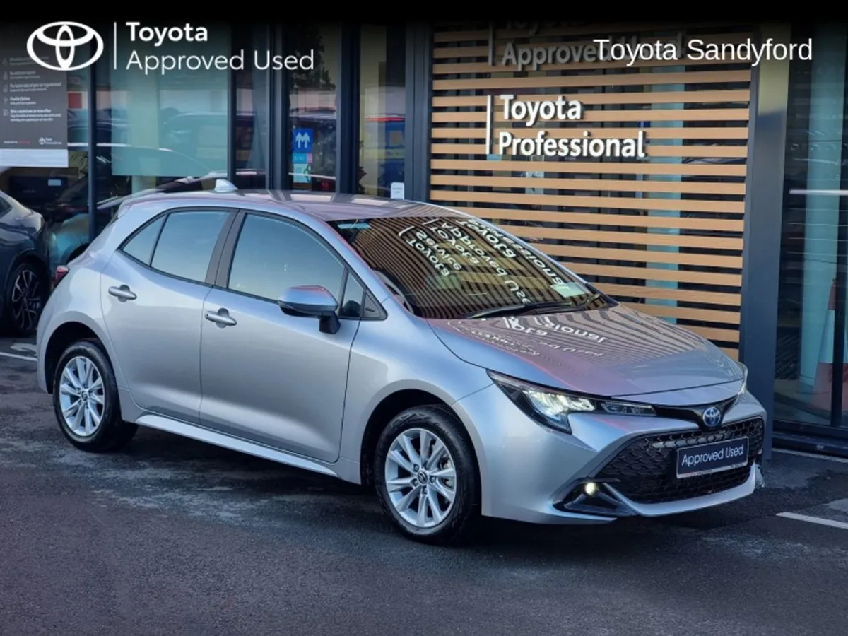 Toyota Corolla Hybrid Luna Hatchback // Rear Came - Image 1