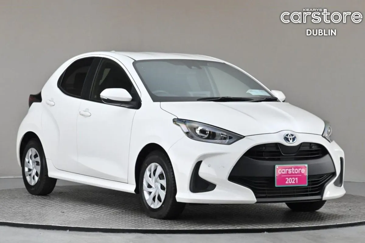 Toyota Yaris 1.5 Petrol Hybrid reverse Camera pri - Image 1