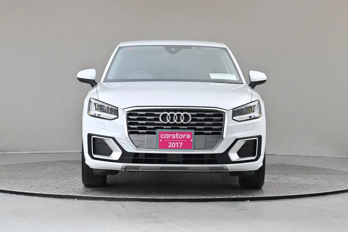 Audi Q2 1.0 Tfsi S-tronic 115BHP  reverse Cam par - Image 2