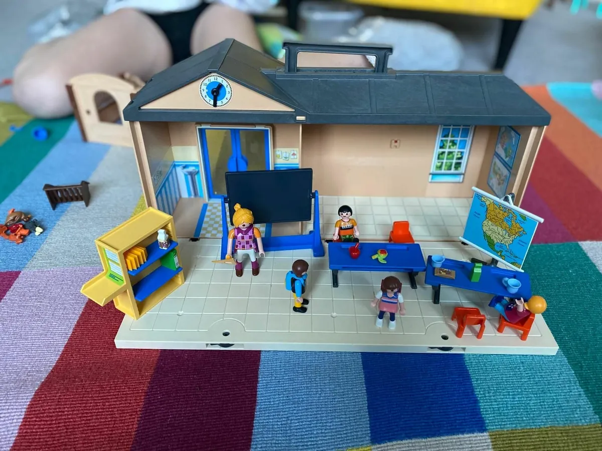 Toy - Playbmobil Take Along School Model 5941 - Image 1