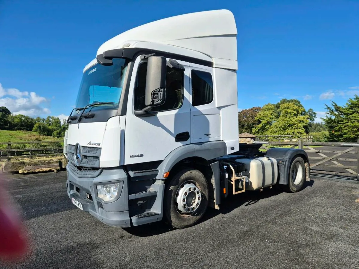 2014 Mercedes Actros 4x2 - Image 1