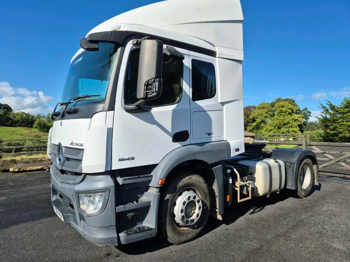 2014 Mercedes Actros 4x2 - Image 3