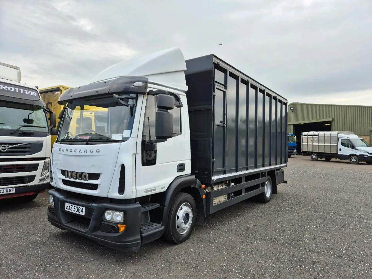 2015 Iveco 120E19 Dual Purpose Livestock N I Truck - Image 1