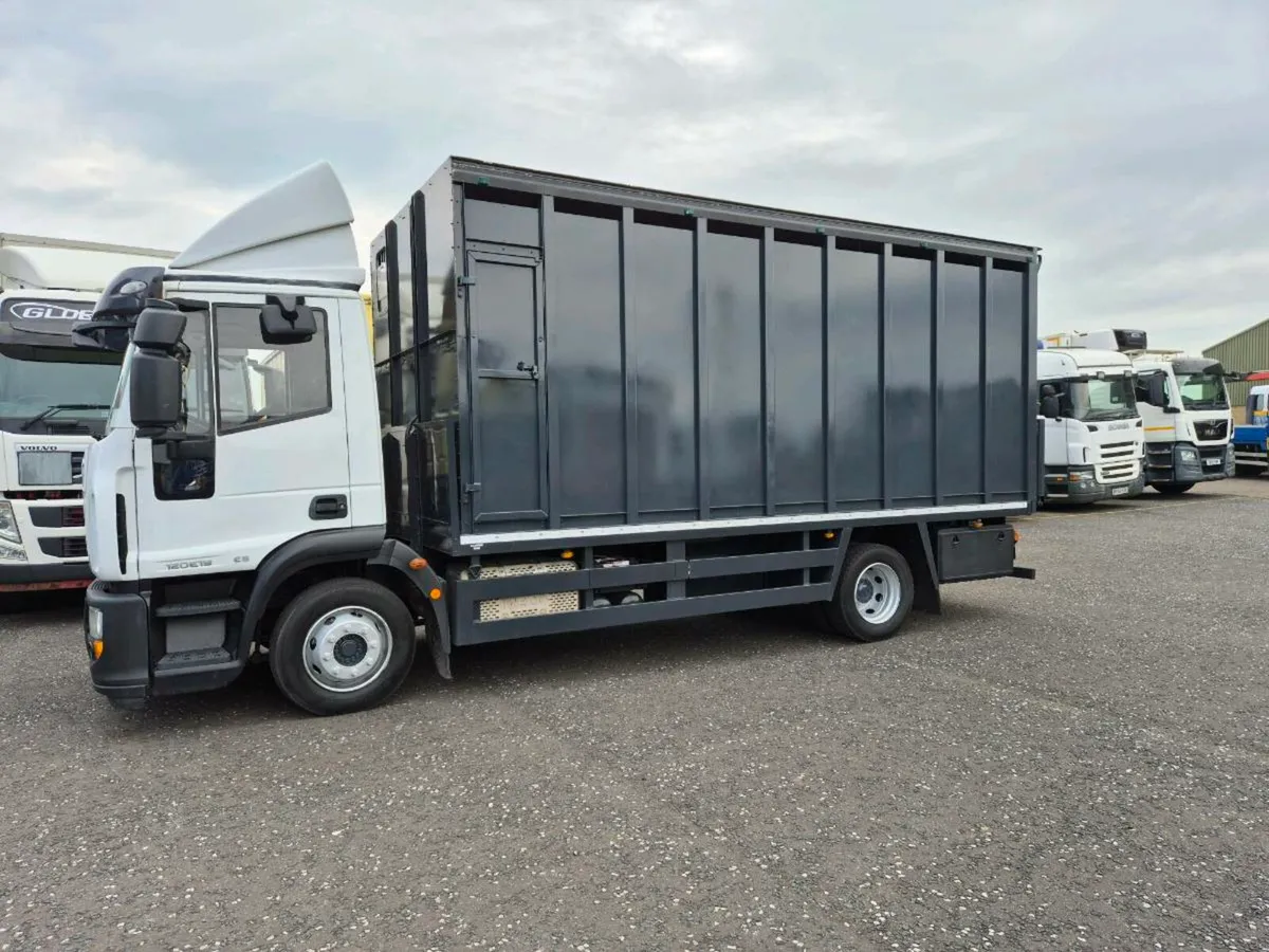 2015 Iveco 120E19 Dual Purpose Livestock N I Truck - Image 2