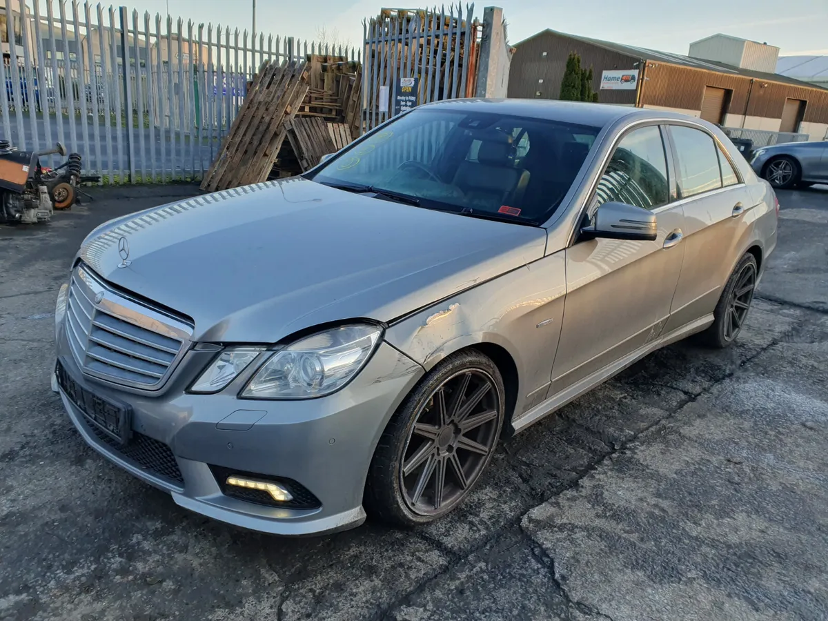 09 MB E-CLASS  3.0 D (642) AUTO FOR BREAKING - Image 1