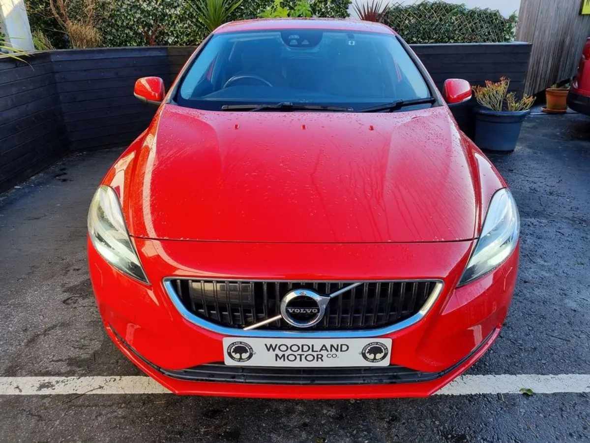 Volvo V40 1.5 T2 / Petrol Auto / Tax  280 - Image 4