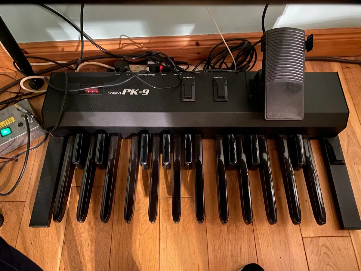 Nord C2D Organ plus Leslie speaker and bass pedals - Image 4