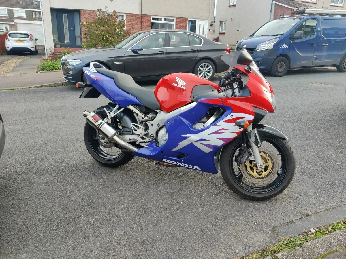 Honda CBR 600 f4 1999 - Image 1