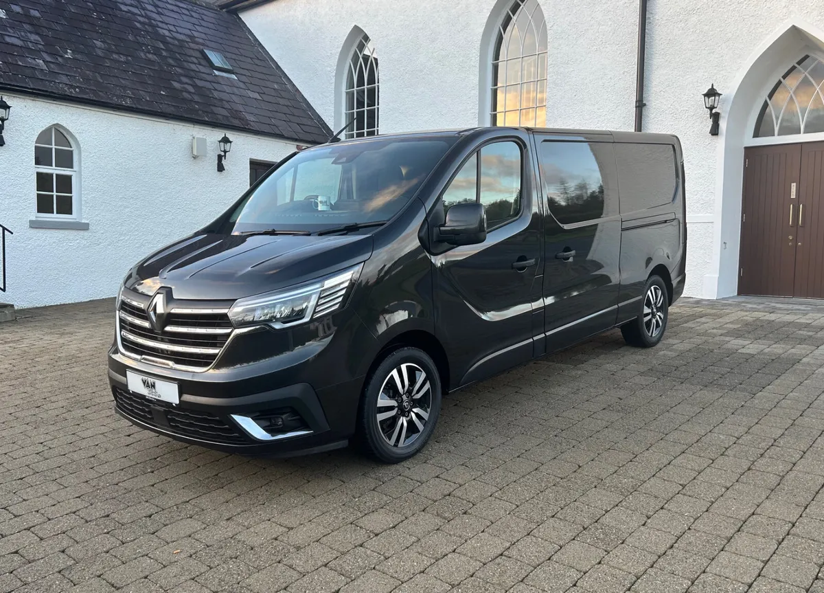 2022 (222Reg)  Renault Trafic Sport + 150bhp Lwb - Image 3