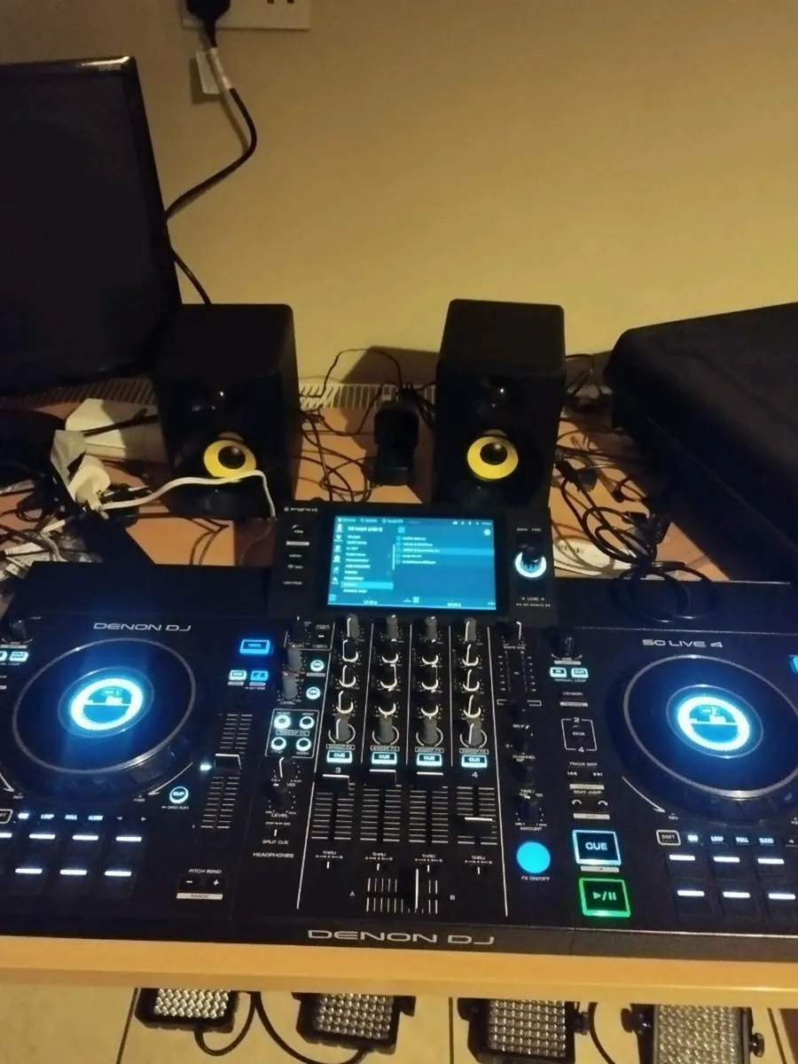 Denon sclive 4 Dj controller built in WiFispeaknew - Image 1