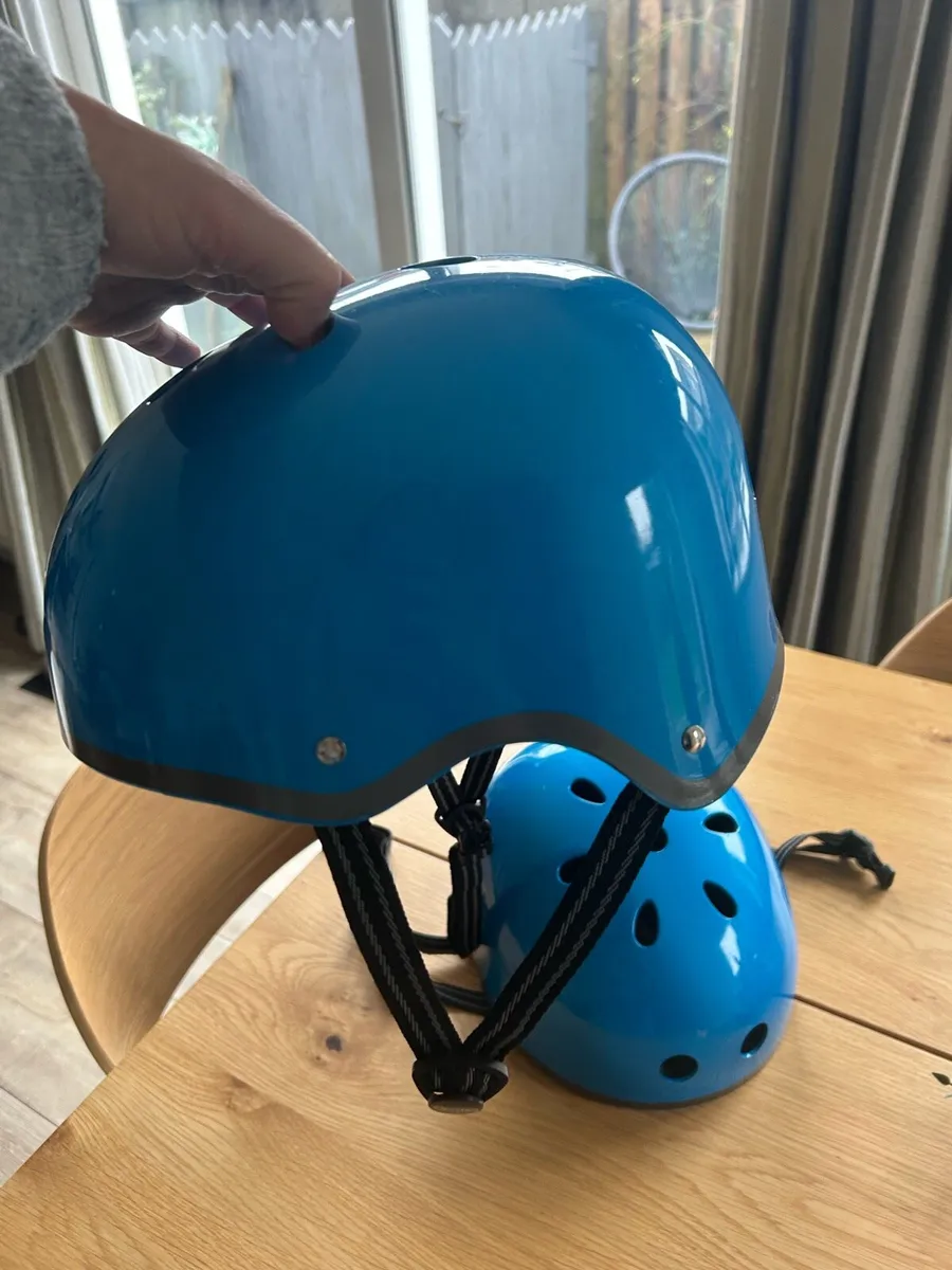 Helmets x 2 - Image 3