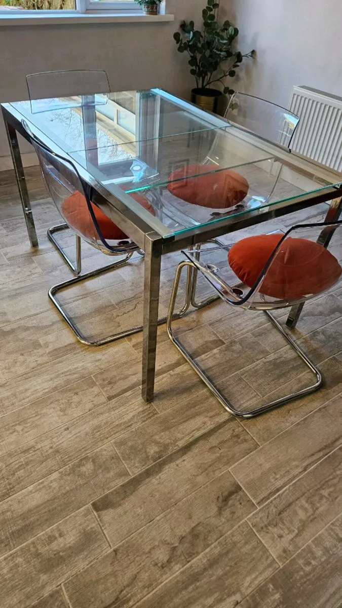 GLIVARP extendable table and chairs - Image 1