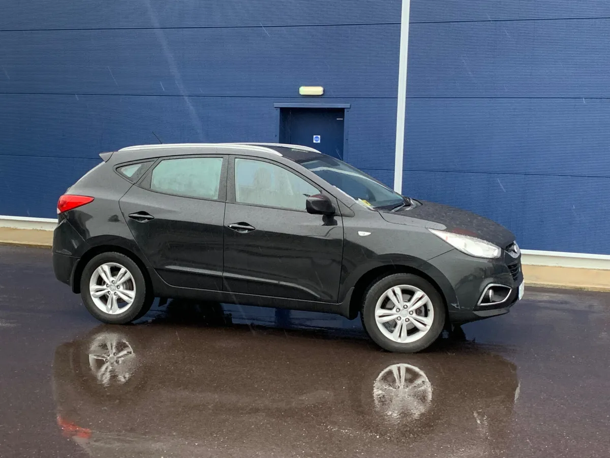 Hyundai ix35 2011 4x4 small genuine miles 1 owner - Image 4