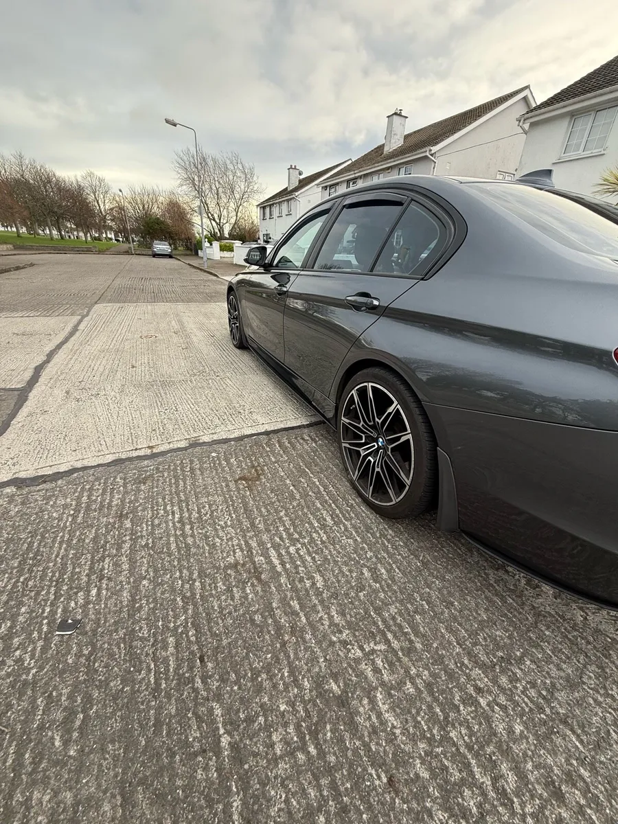 BMW 3 Series Sport - Image 4