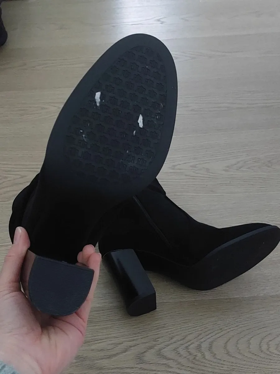 Black heeled boots - Image 2