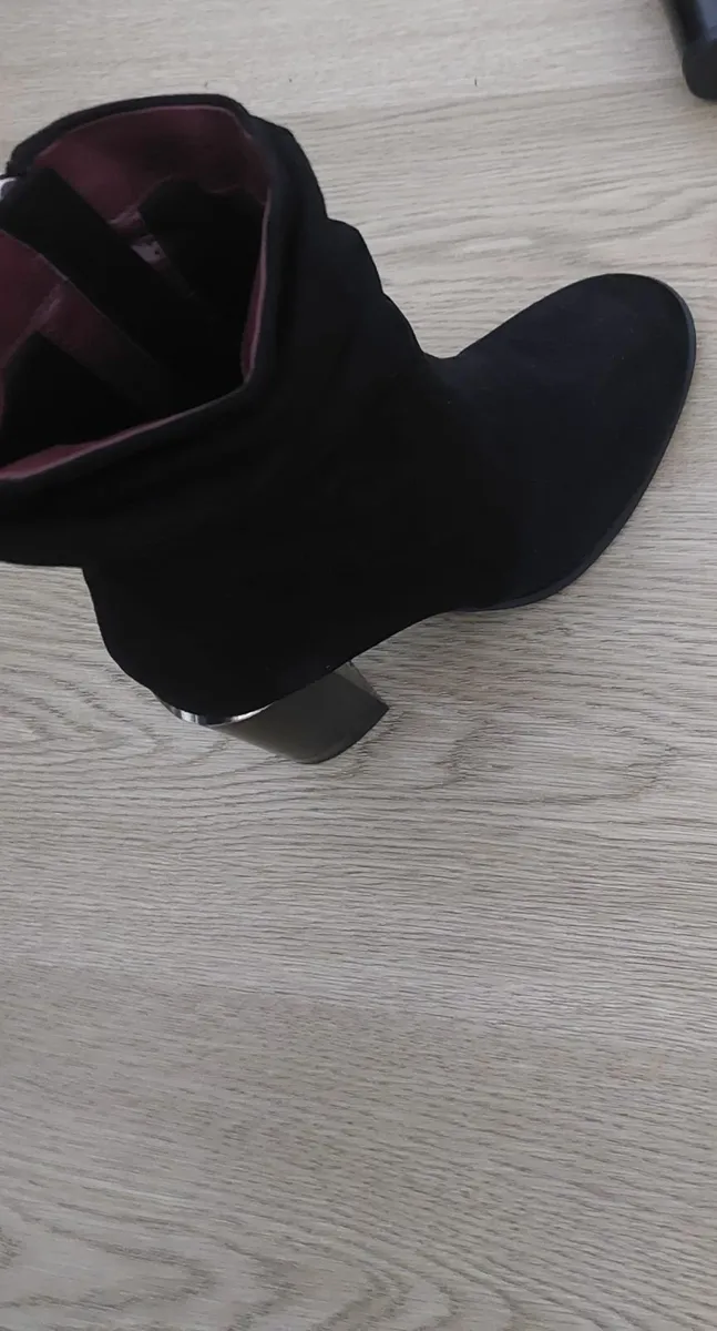 Black heeled boots - Image 4