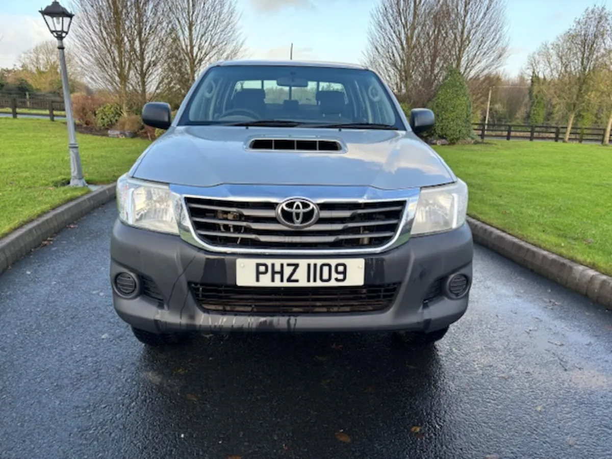 Toyota Hilux 2012 - Image 2