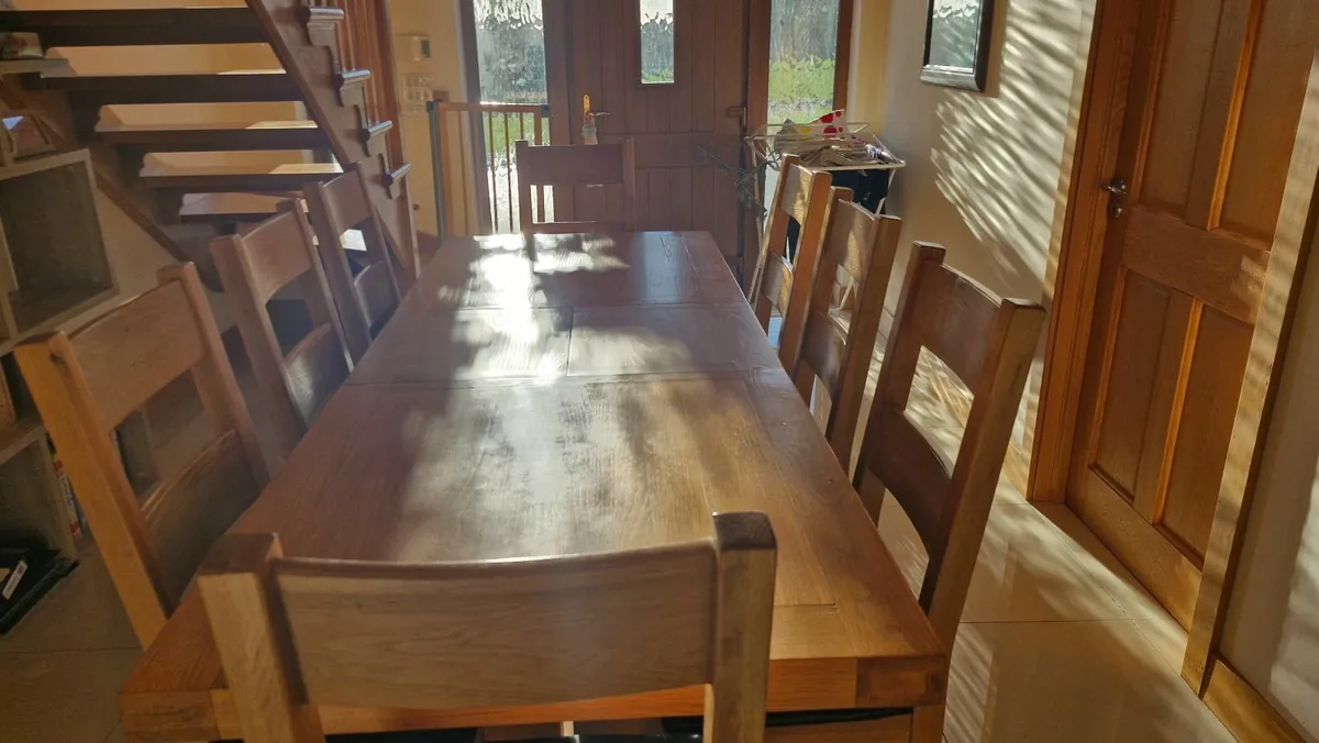 8 seater oak kitchen table & 8 chairs - Image 1