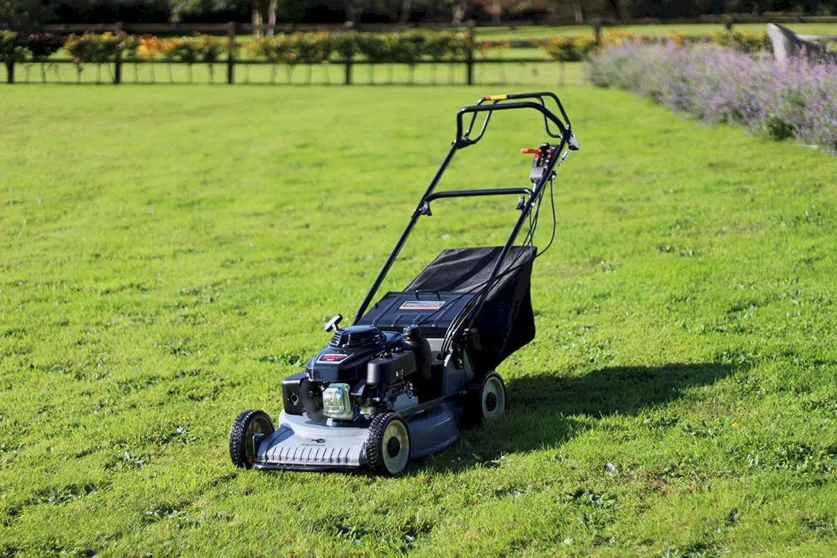 Piranha P21HS 21" Pro Lawnmower with Honda Engine - Image 1