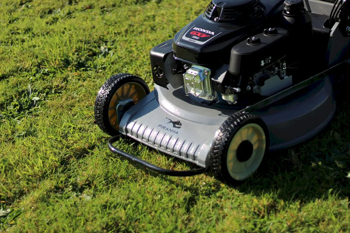 Piranha P21HS 21" Pro Lawnmower with Honda Engine - Image 2