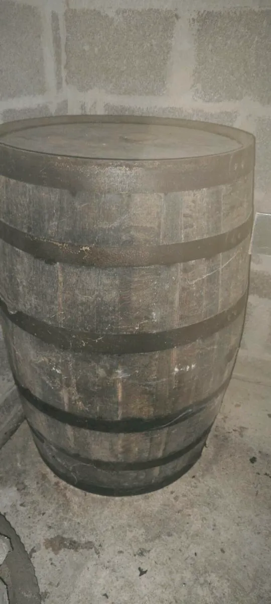 Empty whisky barrel - Image 2