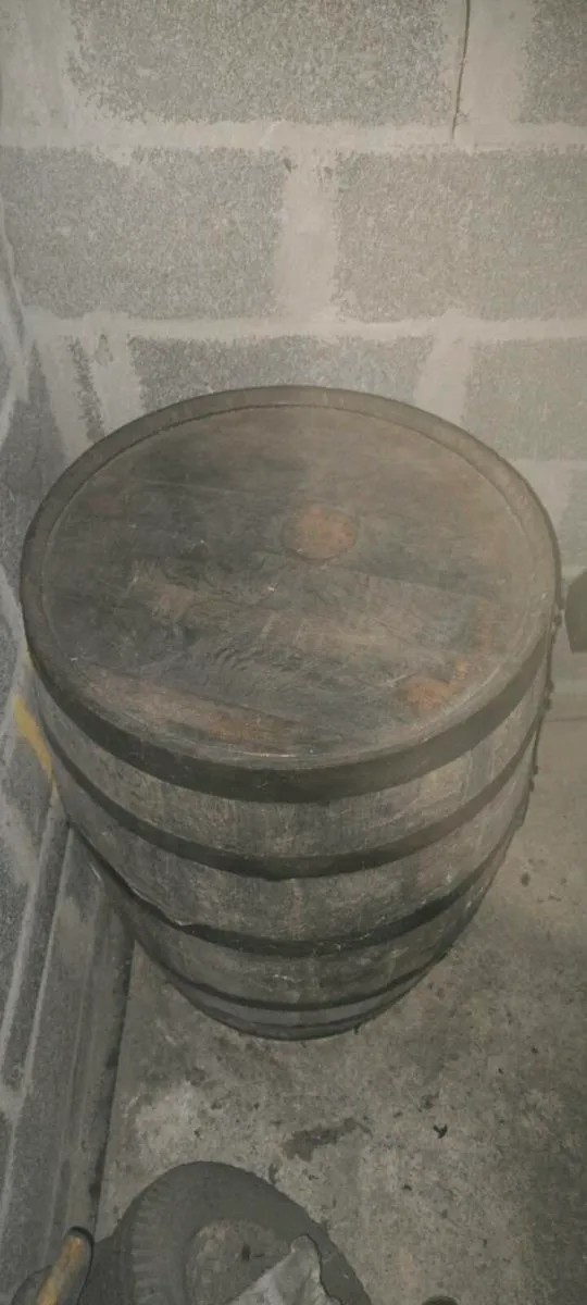 Empty whisky barrel - Image 3