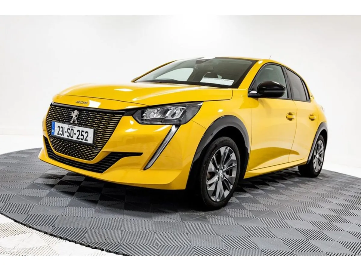 Peugeot 208 E-allure Pack 50kwh 136HP - Image 3