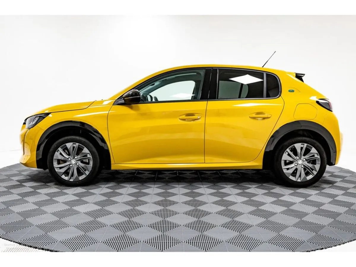 Peugeot 208 E-allure Pack 50kwh 136HP - Image 4