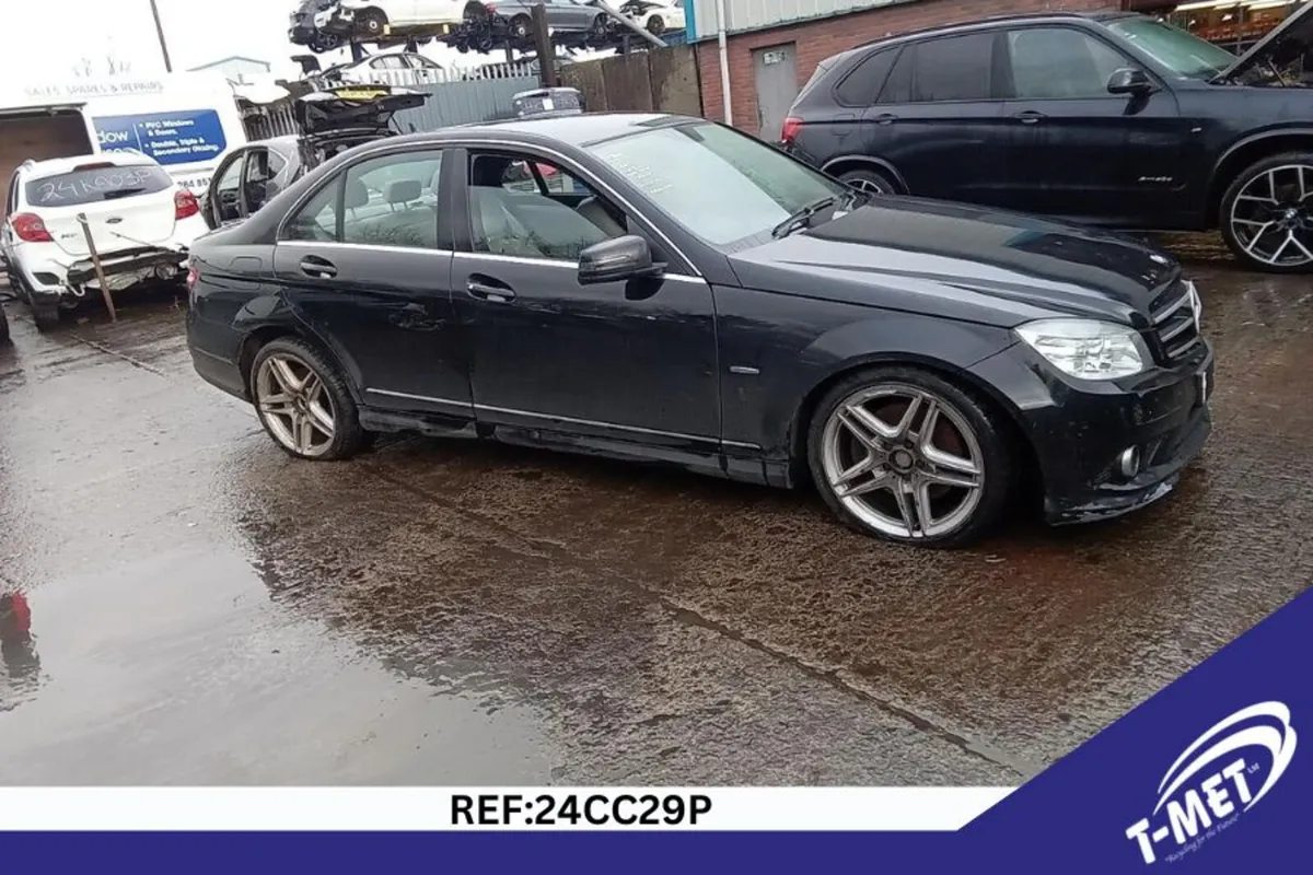 2011 MERCEDES C CLASS BREAKING FOR PARTS - Image 1