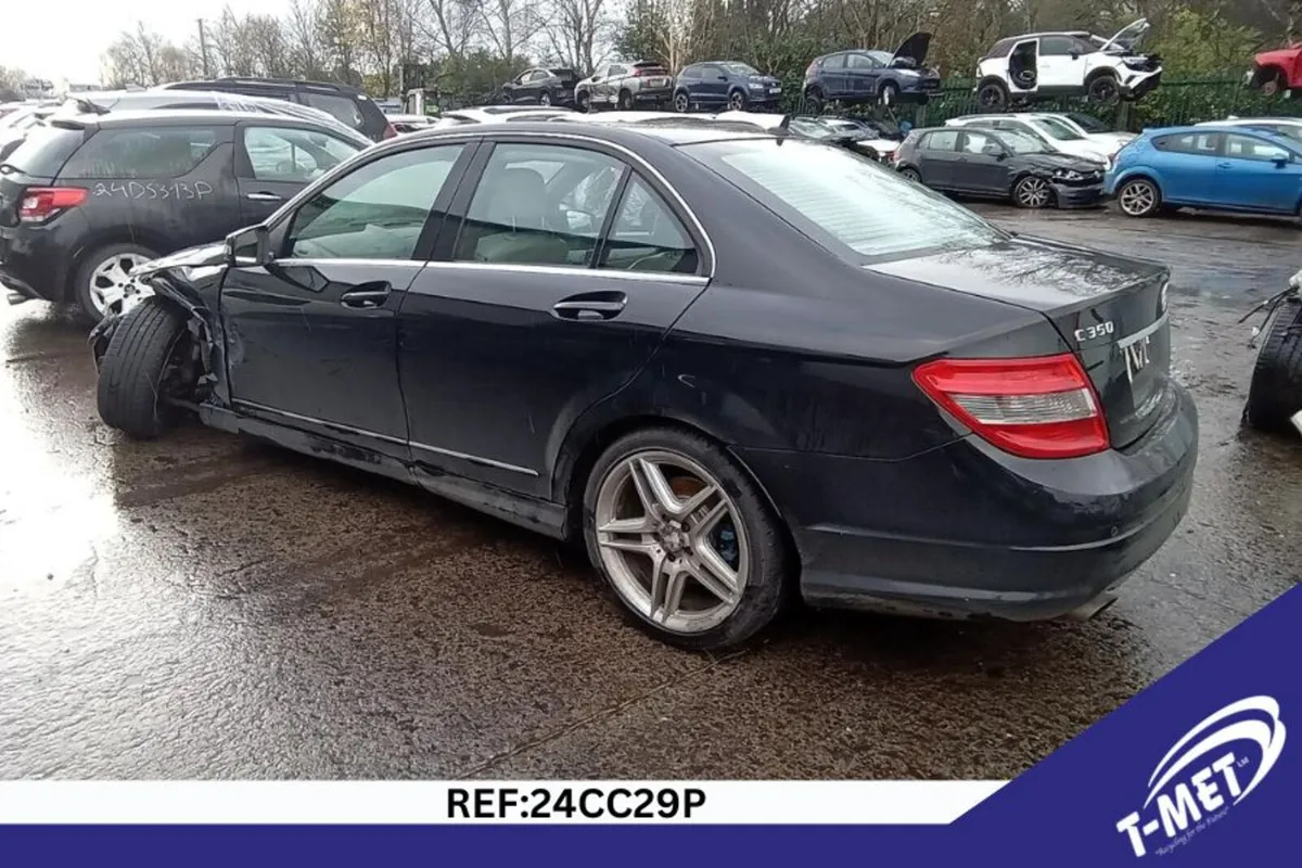 2011 MERCEDES C CLASS BREAKING FOR PARTS - Image 2