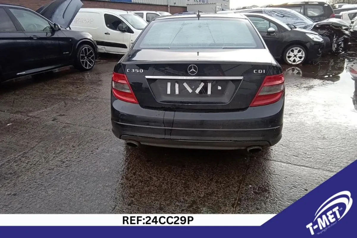 2011 MERCEDES C CLASS BREAKING FOR PARTS - Image 3