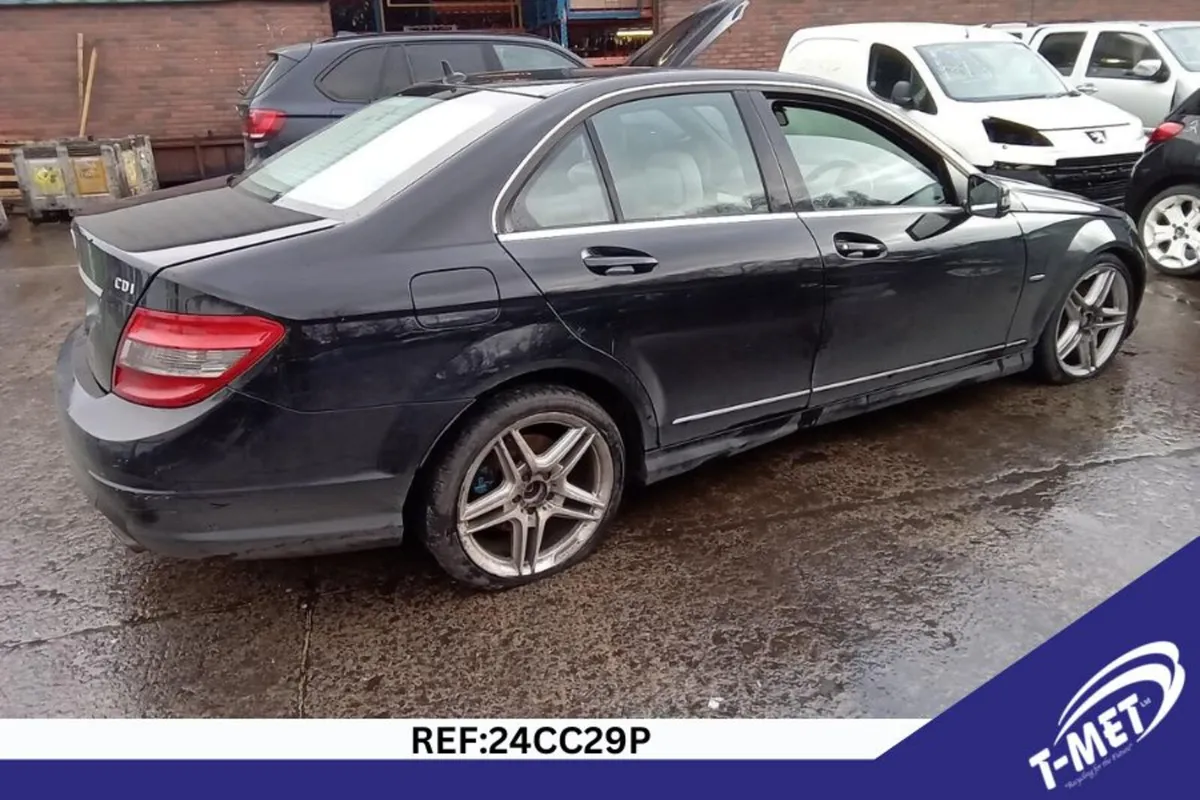 2011 MERCEDES C CLASS BREAKING FOR PARTS - Image 4