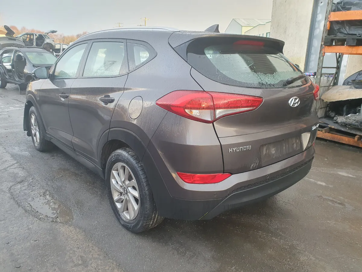 17 HYUNDAI TUCSON  1.7 CRDI FOR BREAKING - Image 3