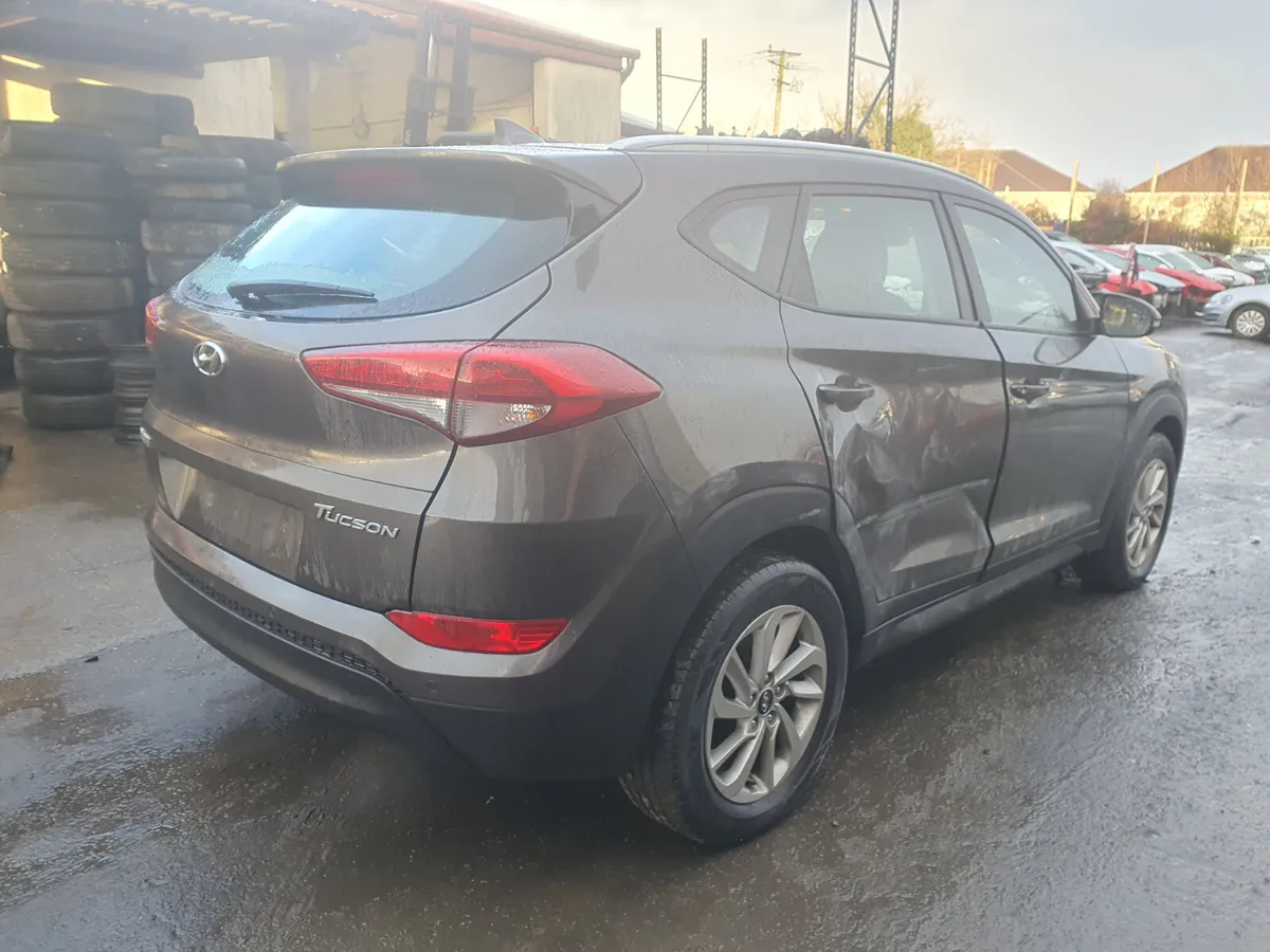 17 HYUNDAI TUCSON  1.7 CRDI FOR BREAKING - Image 4