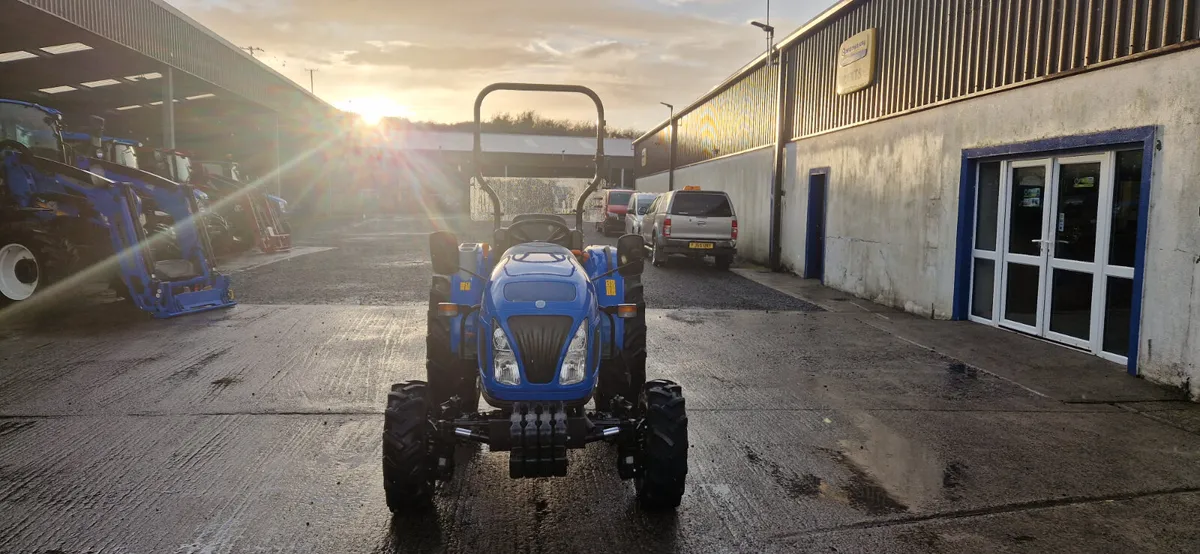 New Holland Boomer 40 4WD - Image 2