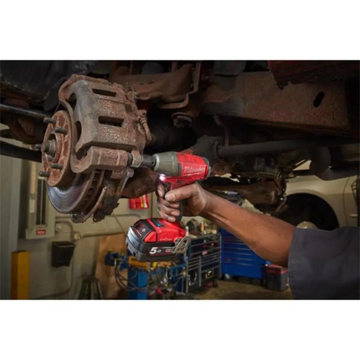 Milwaukee FUEL ONE-KEY 3/8″ Impact Wrench - Image 3