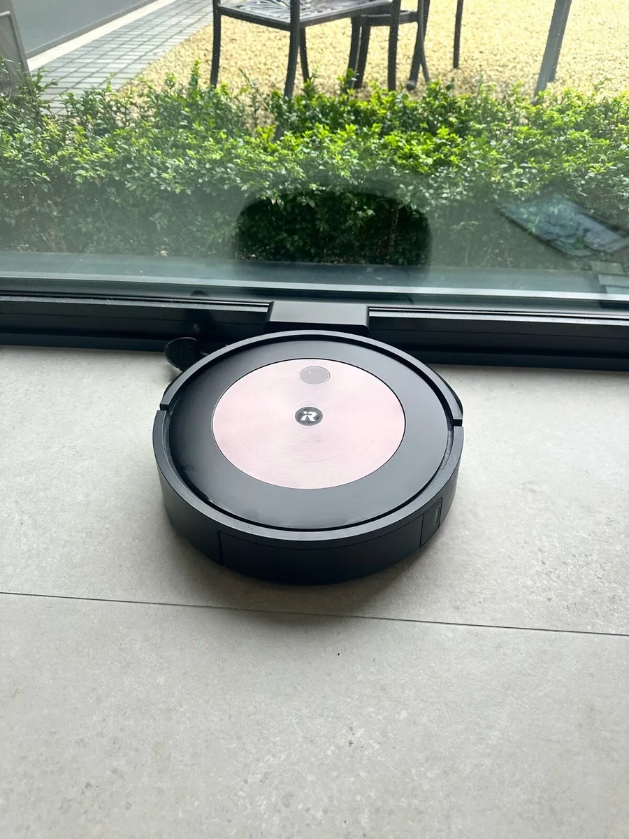 Robot vacuum - Image 1