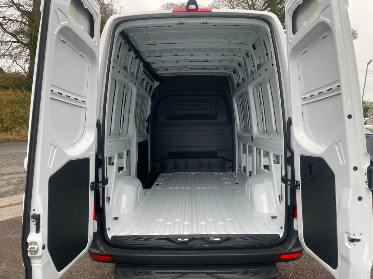 Mercedes-Benz Sprinter 315 MWB High Roof Base - Image 3