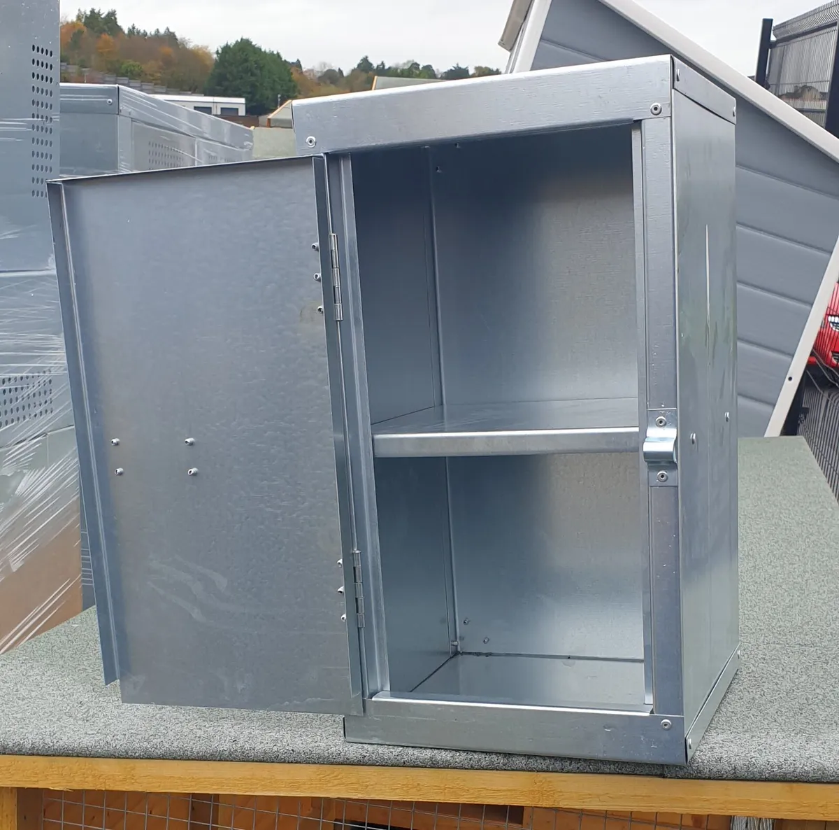 Galvanised farm medicine cabinet gas cylinder stor - Image 3