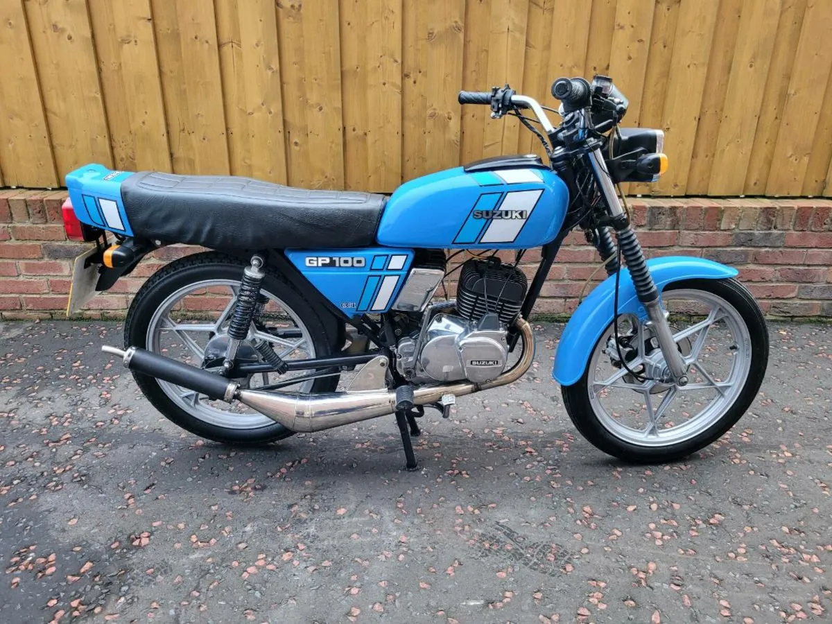 1985 suzuki gp100 classic motorbike - Image 1